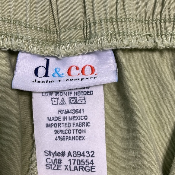 Denim & Co. Capri pants XL moss green color buttons on side of leg elas.back - Picture 6 of 10